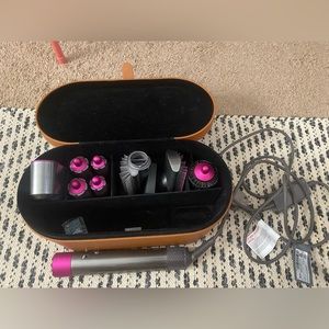 Dyson Airwrap with 7 attachments!